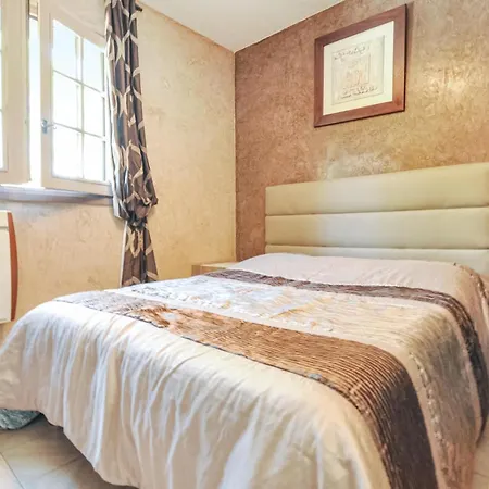 4 Bedroom Beautiful In Holiday home *